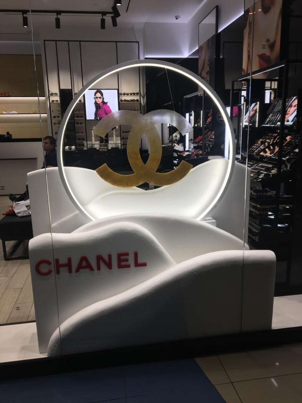 Светильники кольца для бутиков CHANEL Кольцевые светильники для витрин бутиков CHANEL